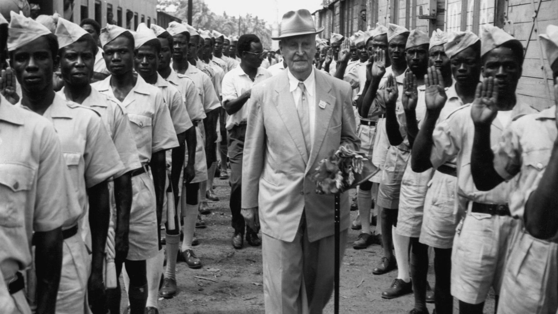 Adolf Friedrich Herzog zu Mecklenburg-Schwerin war der letzte Gouverneur der Kolonie Togo, hier bei einem Besuch 1960. Adolf Friedrich Herzog zu Mecklenburg-Schwerin war der letzte Gouverneur der Kolonie Togo, hier bei einem Besuch 1960.