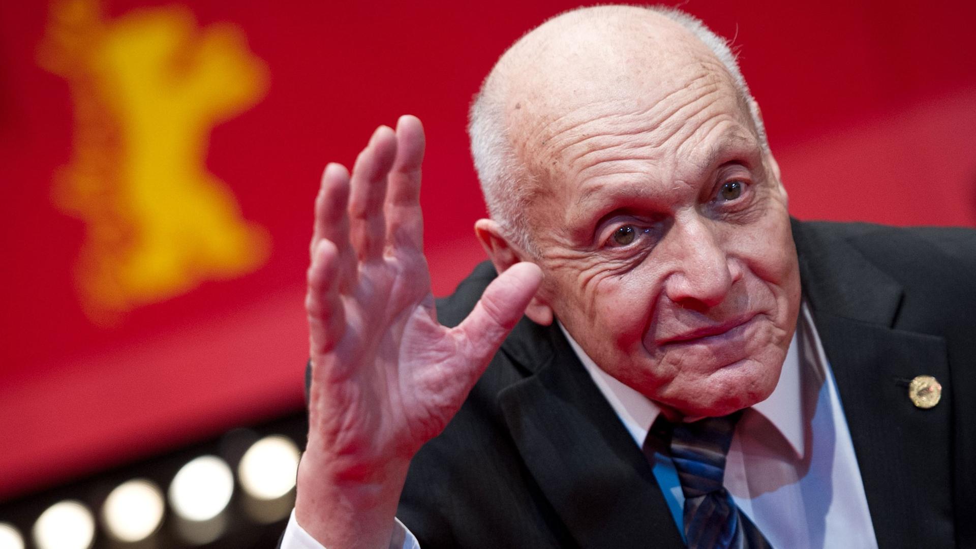 Der letzte noch lebende "Monuments Man", Harry Ettlinger, kommt am 08.02.2014 in Berlin während der 64. Internationalen Filmfestspiele zur Premiere von "The Monuments Men". Der Streifen läuft im Wettbewerb der Berlinale 2014 außer Konkurrenz. Der letzte noch lebende "Monuments Man", Harry Ettlinger, kommt am 08.02.2014 in Berlin während der 64. Internationalen Filmfestspiele zur Premiere von "The Monuments Men". Der Streifen läuft im Wettbewerb der Berlinale 2014 außer Konkurrenz.