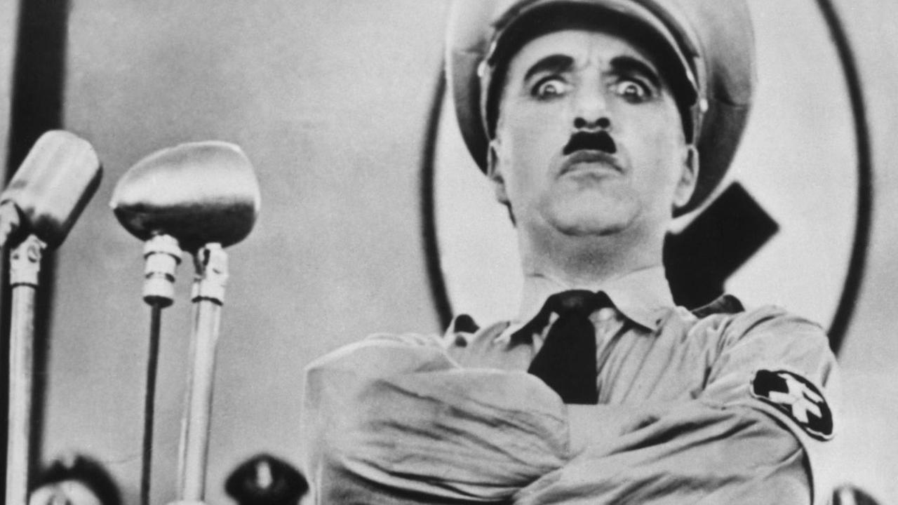 Der große Diktator (1940), Regie, Produktion und Hauptrollen: Charlie Chaplin als Diktator Adenoid Hynkel, Diktator von Tomamia Der große Diktator (1940), Regie, Produktion und Hauptrollen: Charlie Chaplin als Diktator Adenoid Hynkel, Diktator von Tomamia