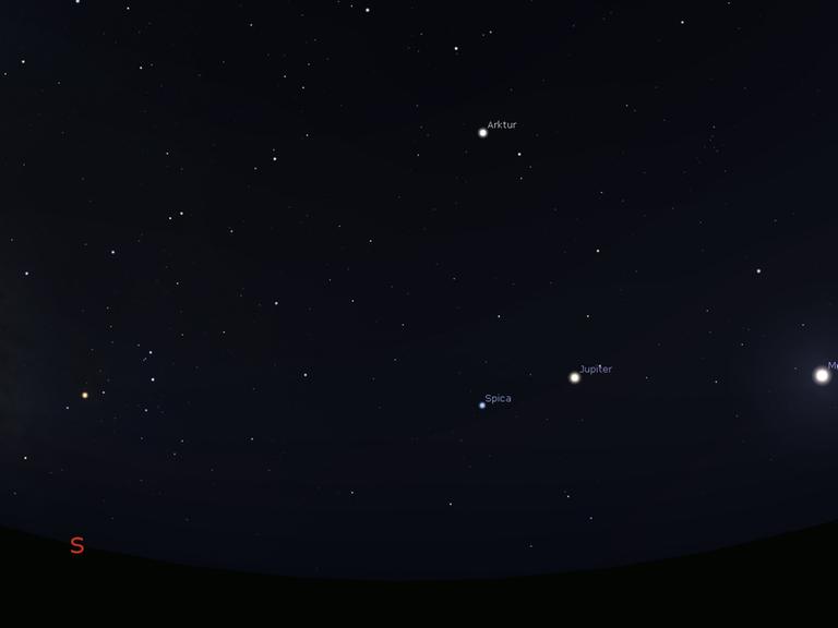 Von einem perfekt dunklen Standort aus zeigt sich der Himmel heute Abend mit Mondsichel, Planeten und vielen Sternen.