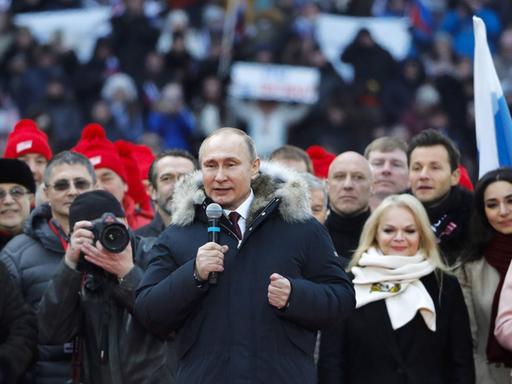 Moskau - März 2018: Der russische Präsident Wladimir Putin im Luzhniki Stadion