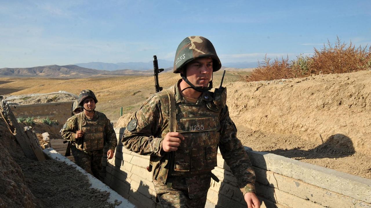 Ein armenischer Soldat in Berg-Karabach im Oktober 2012. Ein armenischer Soldat in Berg-Karabach im Oktober 2012.