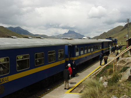 Per Bahn durch die peruanischen Anden Per Bahn durch die peruanischen Anden