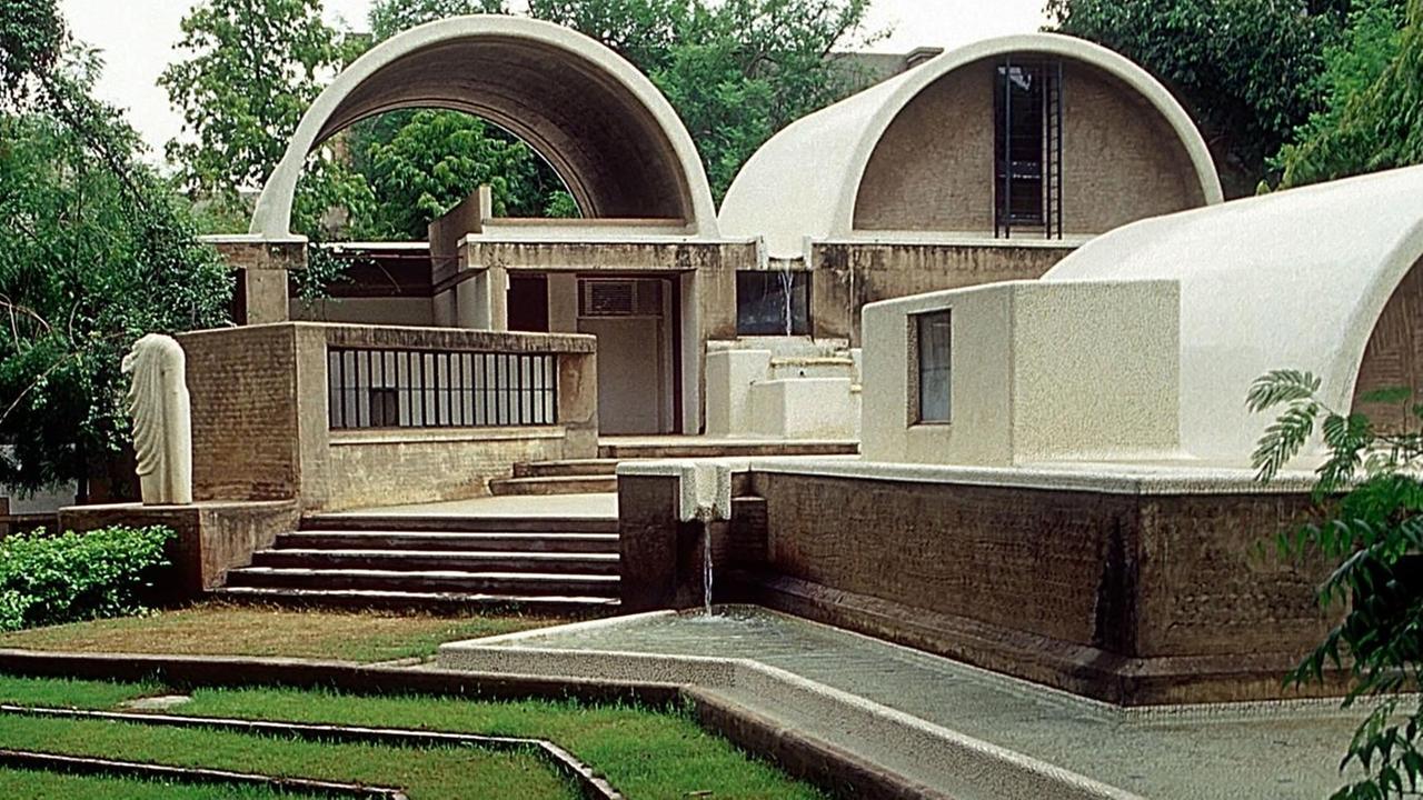 Blick auf das Sangath Architect's Studio, entworfen von Balkrishna Doshi. Blick auf das Sangath Architect's Studio, entworfen von Balkrishna Doshi.