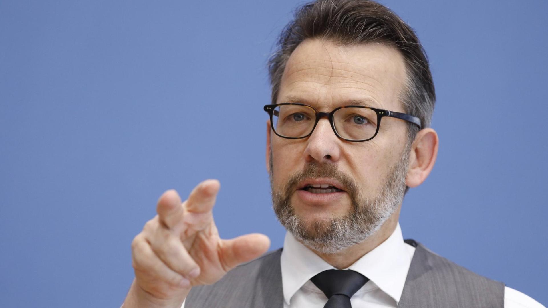 Otto Fricke, haushaltspolitischer Sprecher der Bundestagsfraktion FDP, Deutschland, Berlin, Bundespressekonferenz Otto Fricke, haushaltspolitischer Sprecher der Bundestagsfraktion FDP, Deutschland, Berlin, Bundespressekonferenz