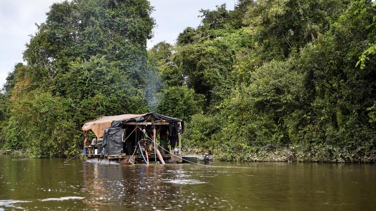 Illegale Goldsucher (Garimepeiros) dringen in das Stammensgebiet der Parakanã ein, TI APYTEREWA, Para, Brasilien; Foto: Florian Kopp / Misereor