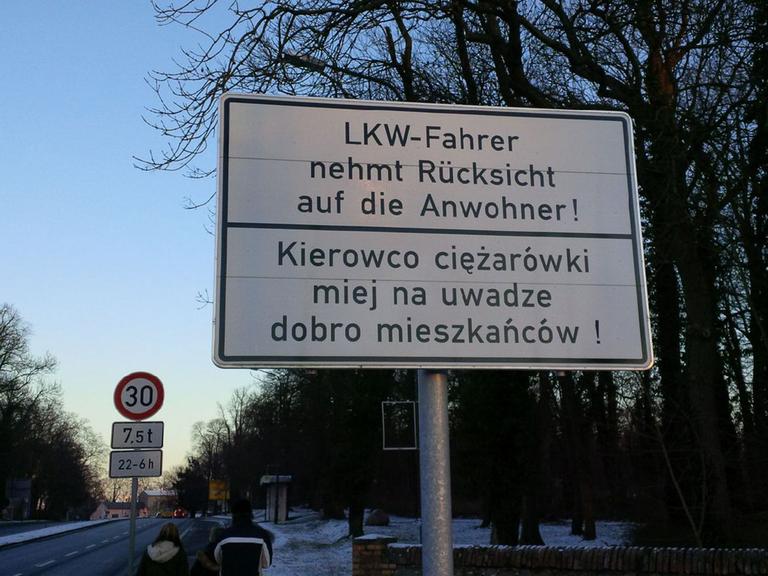 Hinweisschild an der B 104 in Pasewalk aufgenommen, ca. 20 km vor der dt.-poln. Grenze