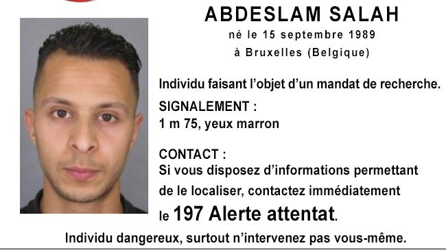 Ein Fahndungsaufruf der französischen Polizei zeigt den 26-jährigen Abdeslam Salah.