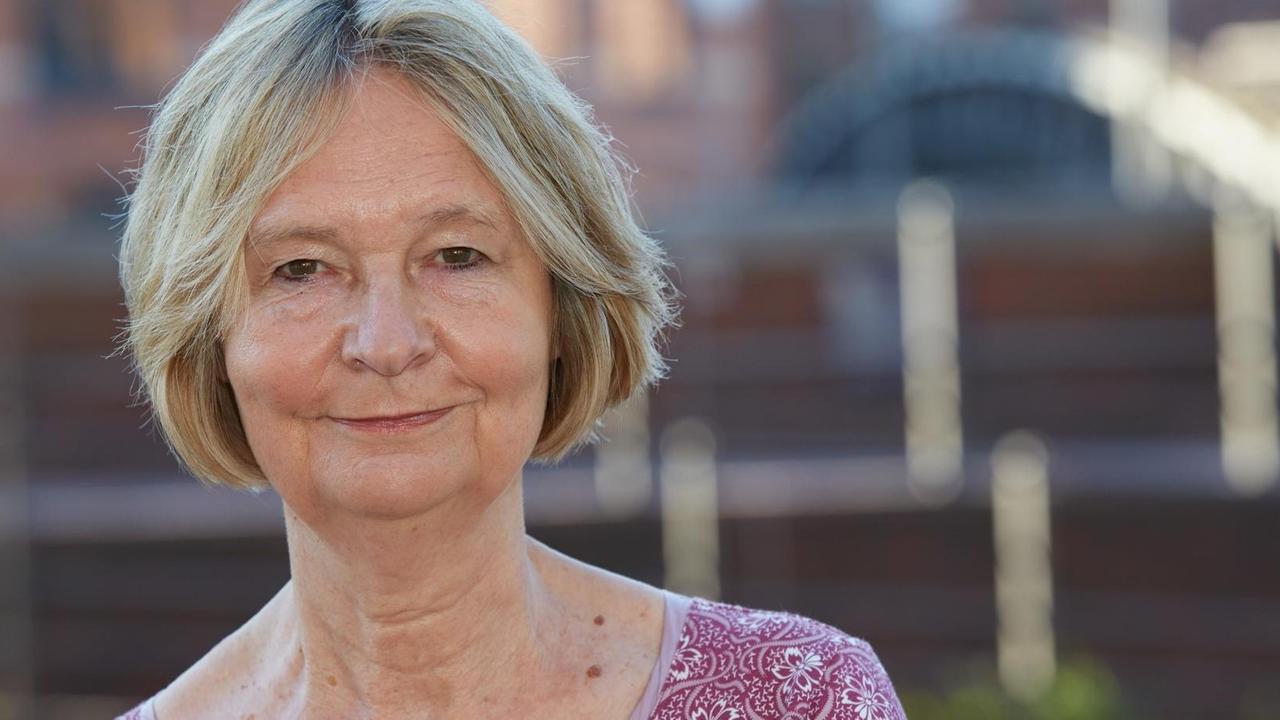 Die Kinder- und Jugendbuchautorin Kirsten Boie posiert am 15.09.2016 in Hamburg. Die Kinder- und Jugendbuchautorin Kirsten Boie posiert am 15.09.2016 in Hamburg.