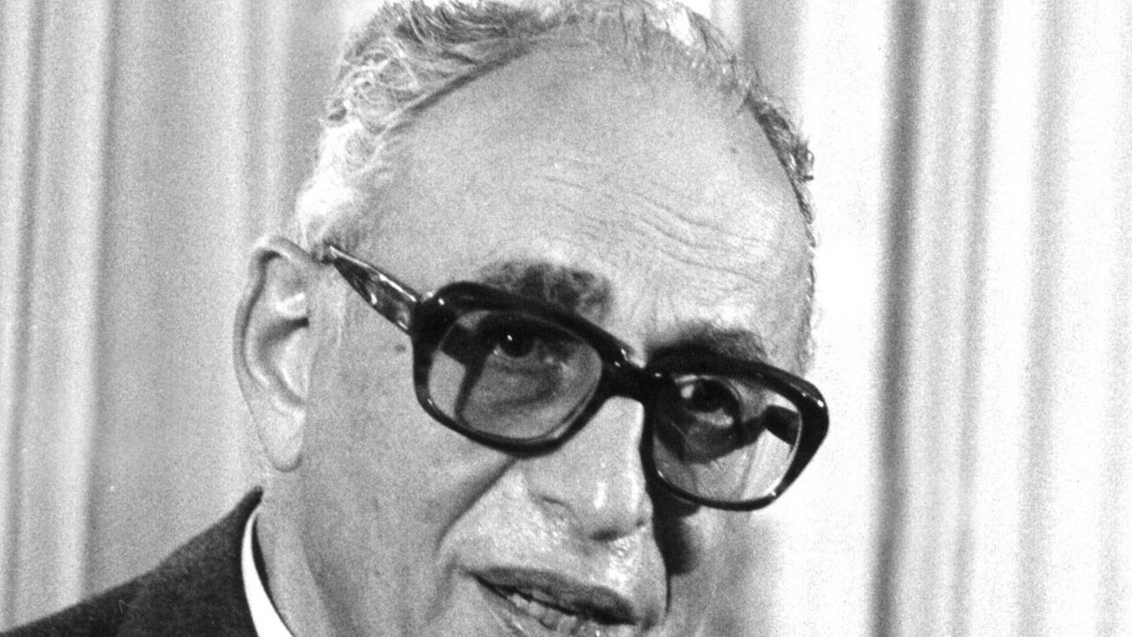 Der Schweizer Journalist und Schriftsteller am 7. Oktober 1982 anlässlich eines Empfangs während der Internationalen Frankfurter Buchmesse. Francois Bondy wurde am 1. Januar 1915 in Berlin geboren. Der Schweizer Journalist und Schriftsteller am 7. Oktober 1982 anlässlich eines Empfangs während der Internationalen Frankfurter Buchmesse. Francois Bondy wurde am 1. Januar 1915 in Berlin geboren.