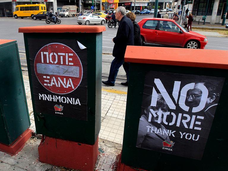 Protest-Plakate der griechischen Oppositionspartei Syriza