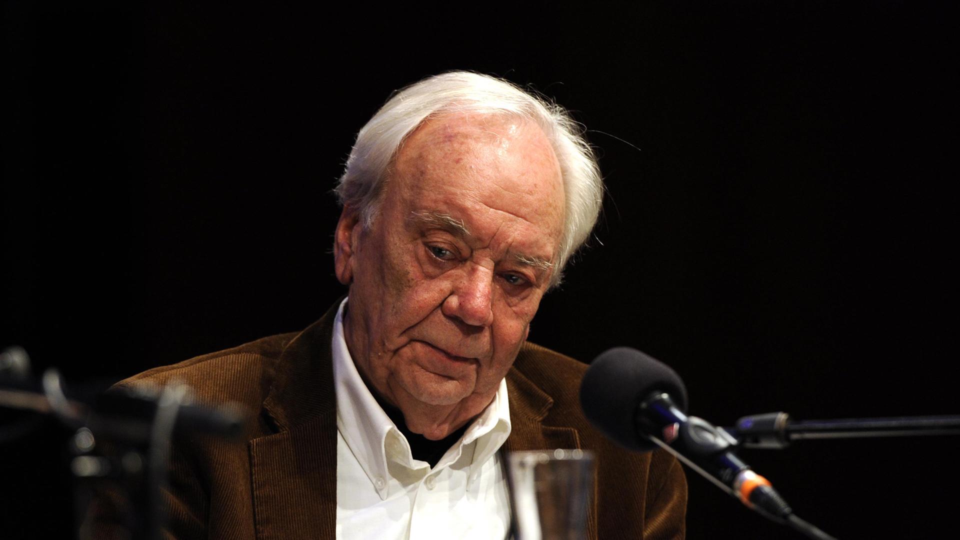 Schriftsteller Jürgen Becker liest am 18.03.2014 im Rahmen des internationalen Literaturfestival lit. Cologne.