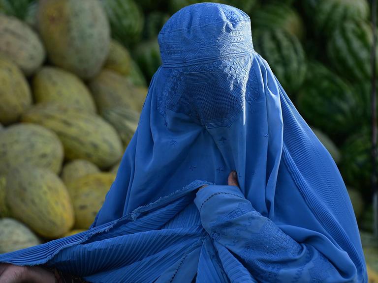 Afghanische Frau mit Burka