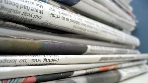 In vielen Zeitungsverlagen regiert der Rotstift: Redaktionen werden zusammengelegt, Personal reduziert.