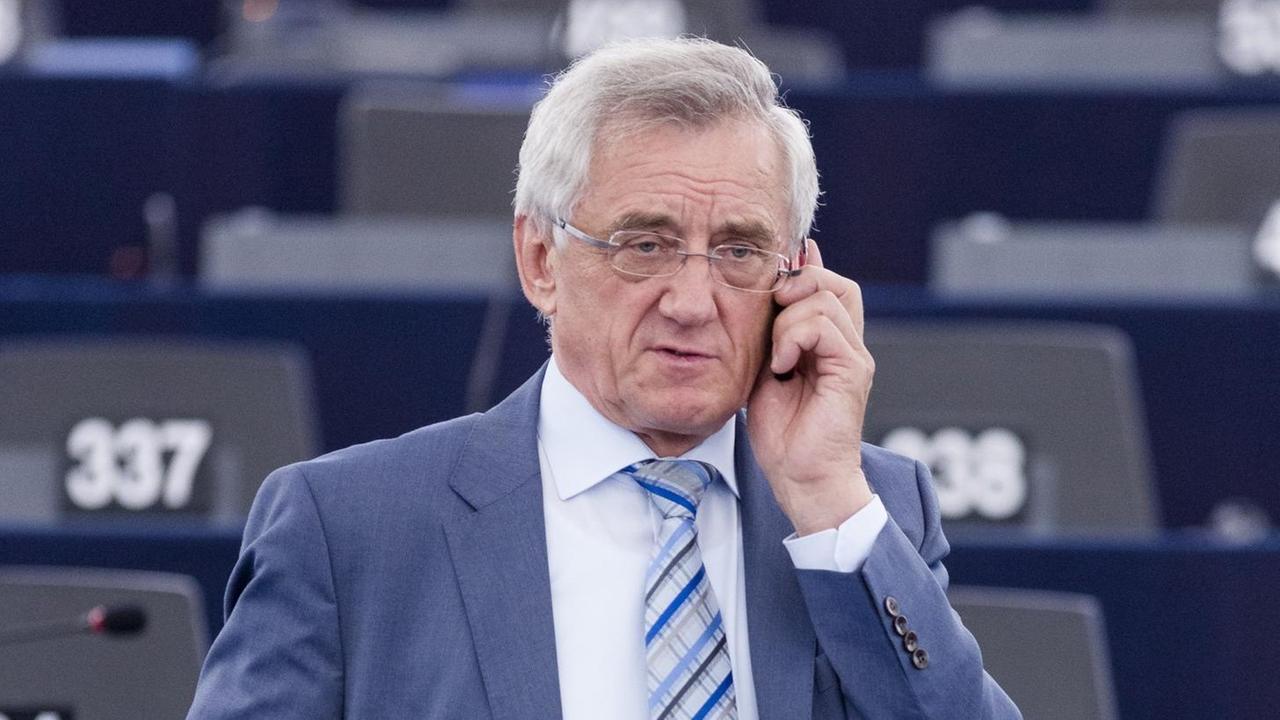 EU-Agrarpolitiker Albert Deß (CSU) im Europäischen Parlament. EU-Agrarpolitiker Albert Deß (CSU) im Europäischen Parlament.