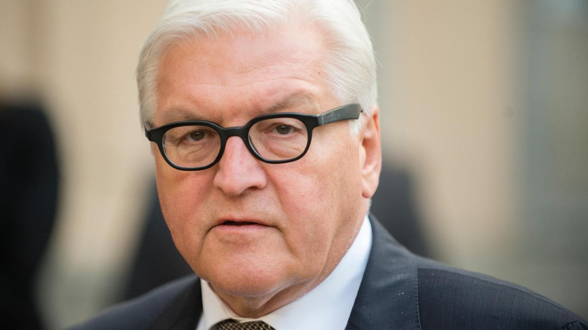 Bundesaußenminister Frank-Walter Steinmeier (SPD) kommt am 12.04.2016 zu einem Treffen der OSZE-Troika in die Villa Borsig in Berlin. Foto: Gregor Fischer/dpaFotograf:Gregor Fischer Bundesaußenminister Frank-Walter Steinmeier (SPD) kommt am 12.04.2016 zu einem Treffen der OSZE-Troika in die Villa Borsig in Berlin. Foto: Gregor Fischer/dpaFotograf:Gregor Fischer