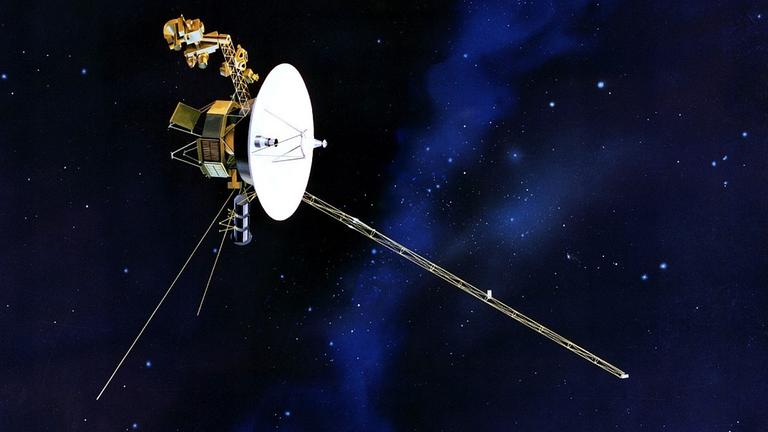 Die Raumsonde Voyager mit ihrer großen Parabolantenne und mehreren Auslegern für Instrumente und die Energieversorgung Die Raumsonde Voyager mit ihrer großen Parabolantenne und mehreren Auslegern für Instrumente und die Energieversorgung
