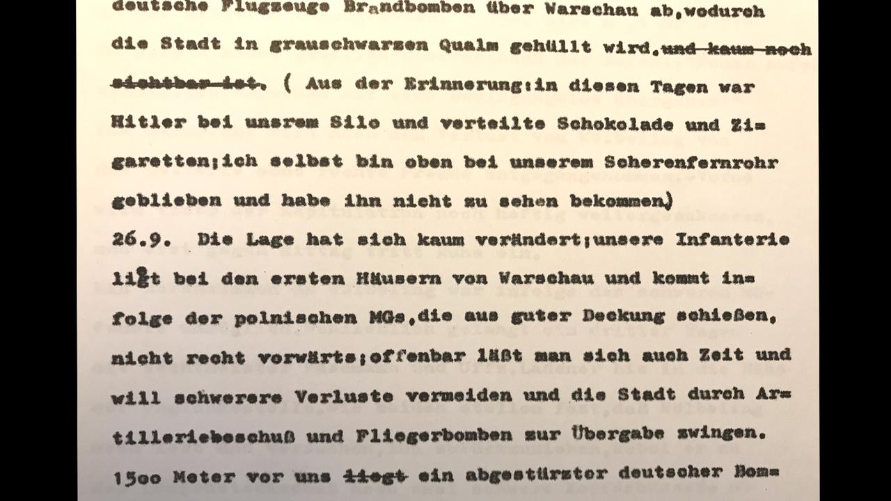 Ein altes mit einer Schreibmaschine beschriebenes Stück Papier. Ein altes mit einer Schreibmaschine beschriebenes Stück Papier.