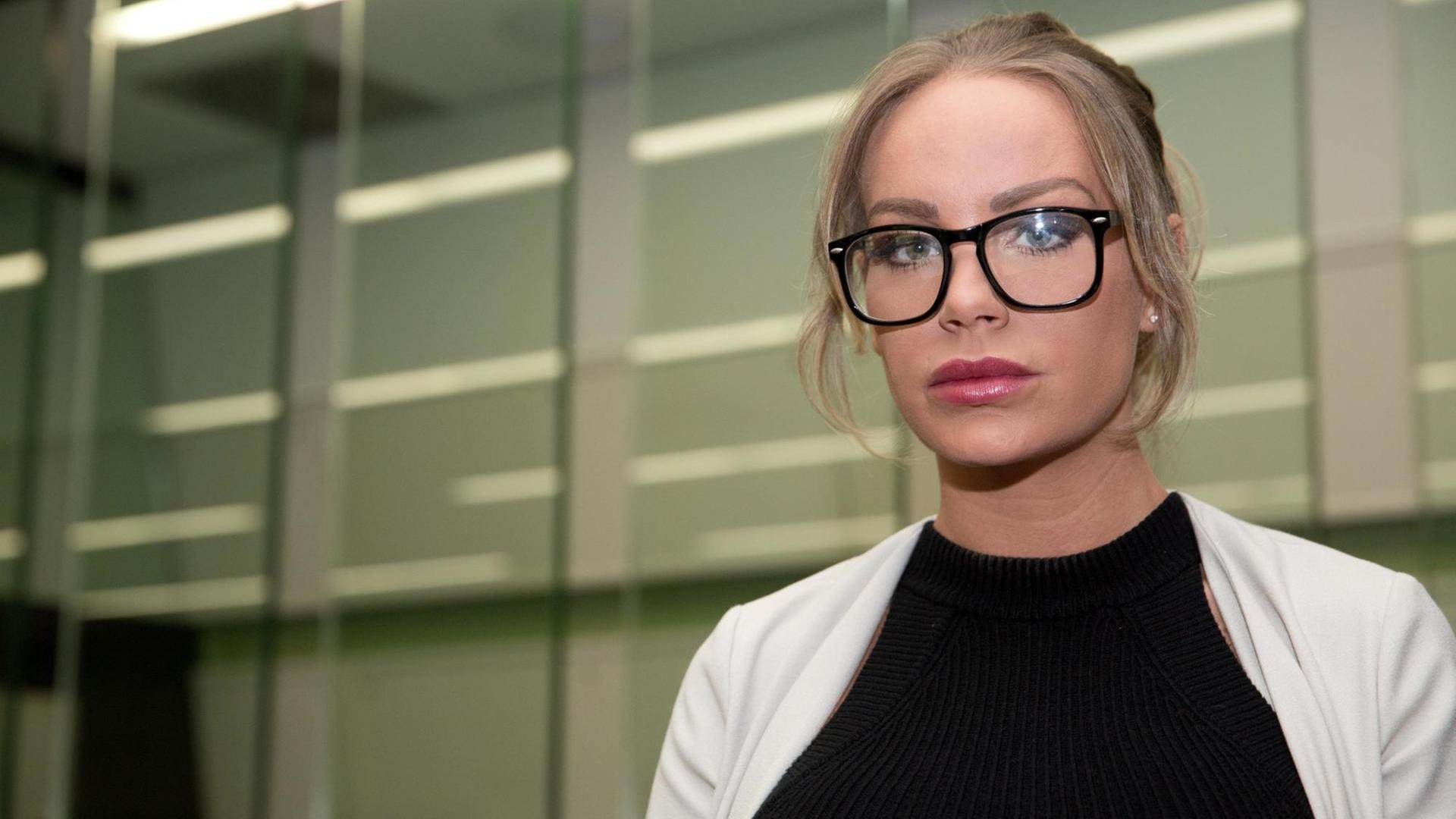 Das Model Gina-Lisa Lohfink kommt am 22.08.2016 ins Amtsgericht Tiergarten in Berlin. Das Model Gina-Lisa Lohfink kommt am 22.08.2016 ins Amtsgericht Tiergarten in Berlin.