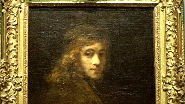 Museumsmitarbeiter hängen das Bild "Portrait von Titus" des Malers Rembrandt (1606-1669) auf. Museumsmitarbeiter hängen das Bild "Portrait von Titus" des Malers Rembrandt (1606-1669) auf.