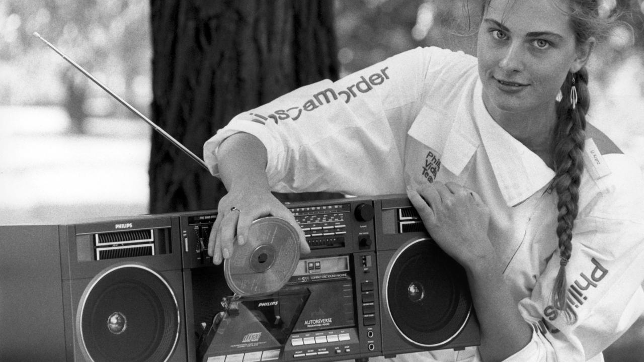 Damals eine Innovation: Auf der Funkausstellung 1985 wird ein tragbarer CD-Spieler, kombiniert mit Radiorekorder und abnehmbaren Lautsprechern beworben. Damals eine Innovation: Auf der Funkausstellung 1985 wird ein tragbarer CD-Spieler, kombiniert mit Radiorekorder und abnehmbaren Lautsprechern beworben.