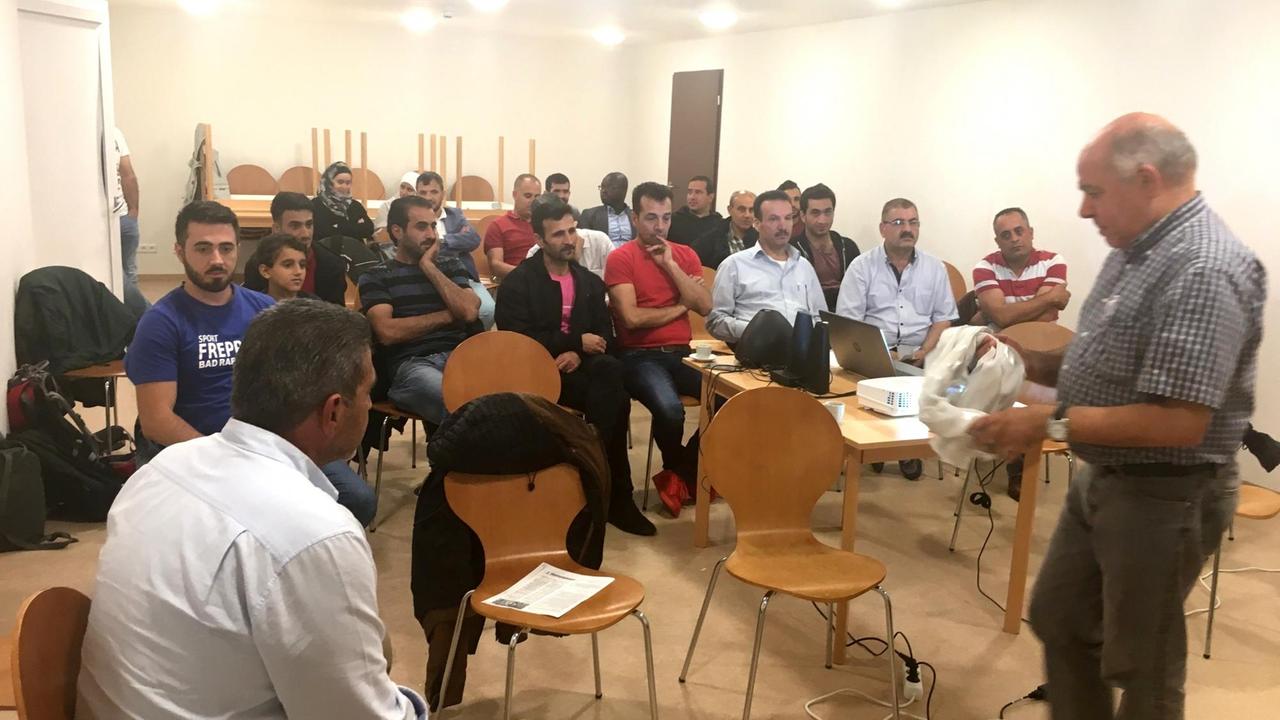 "Fighters for Peace" arbeitet im Libanon, im Irak und im Jemen. Seit Kurzem bietet die Organisation auch Projekte für Flüchtlinge in Deutschland an. "Fighters for Peace" arbeitet im Libanon, im Irak und im Jemen. Seit Kurzem bietet die Organisation auch Projekte für Flüchtlinge in Deutschland an.