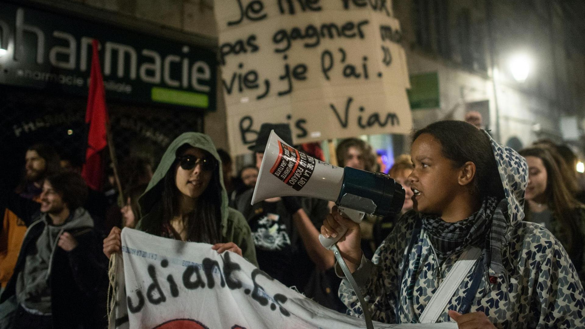 Guérot: Nuit debout ist immer auch ein bisschen Volksfest Guérot: Nuit debout ist immer auch ein bisschen Volksfest
