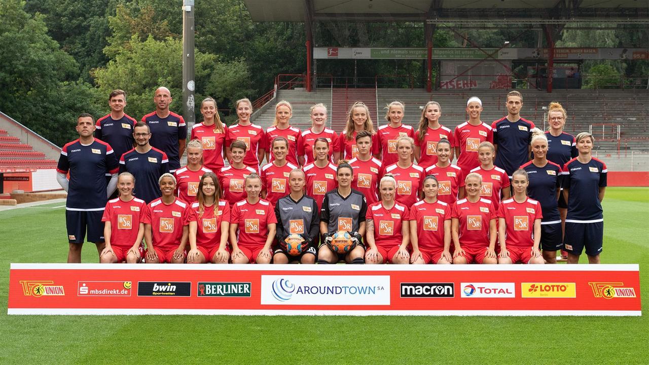 Gruppenfoto der Frauenmannschaft des 1. FC Union Berlin
