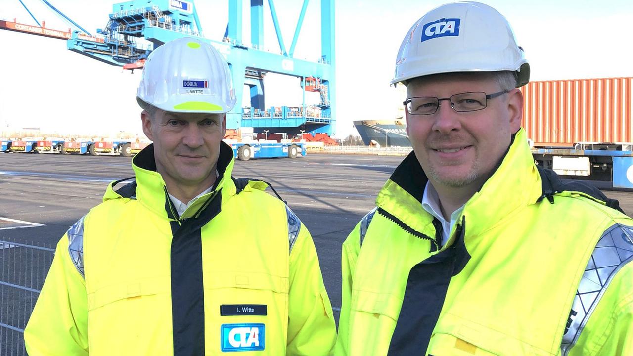 Ingo Witte, Geschäftsführer CTA-Terminal (links) und Boris Wulff, zuständig für die Umsetzung der Transportflotte auf dem CTA-Terminal Ingo Witte, Geschäftsführer CTA-Terminal (links) und Boris Wulff, zuständig für die Umsetzung der Transportflotte auf dem CTA-Terminal