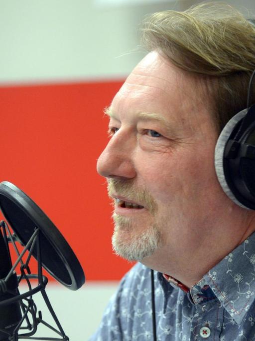 Comedian Dietmar Wischmeyer im Studio von Radio ffn in Hannover.