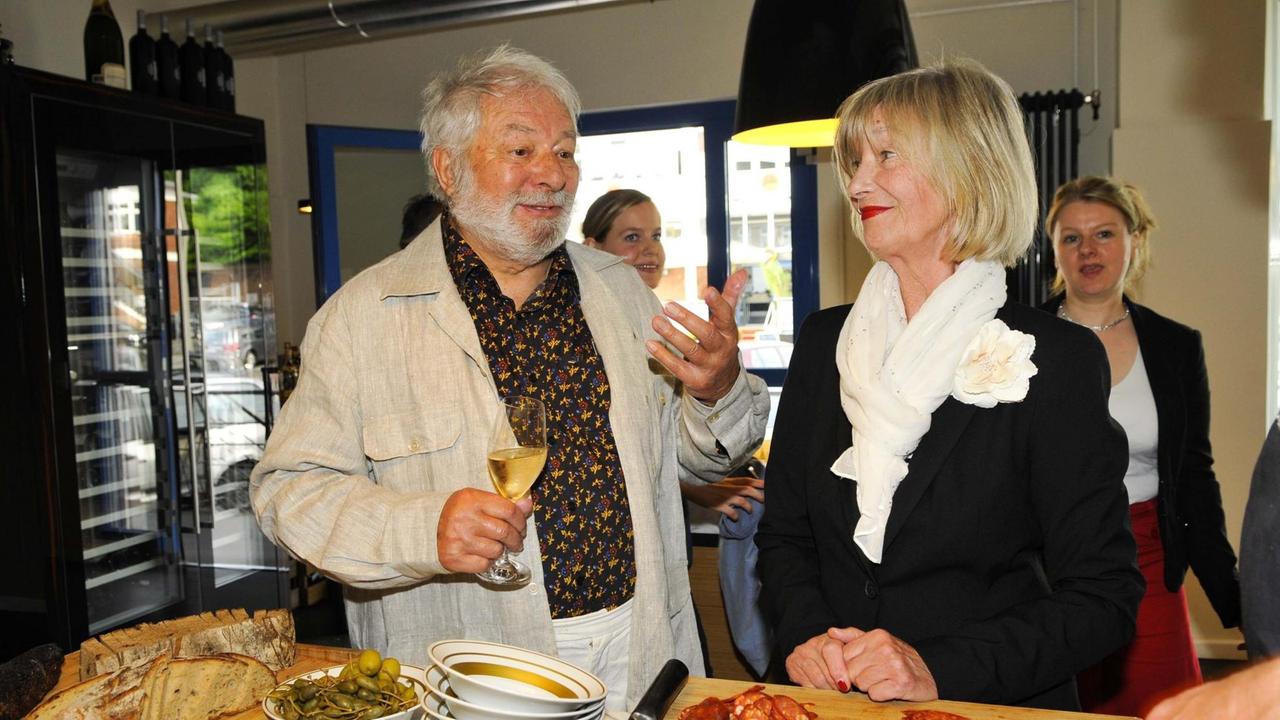 Wolfram Siebeck mit seiner Frau Barbara. Wolfram Siebeck mit seiner Frau Barbara.