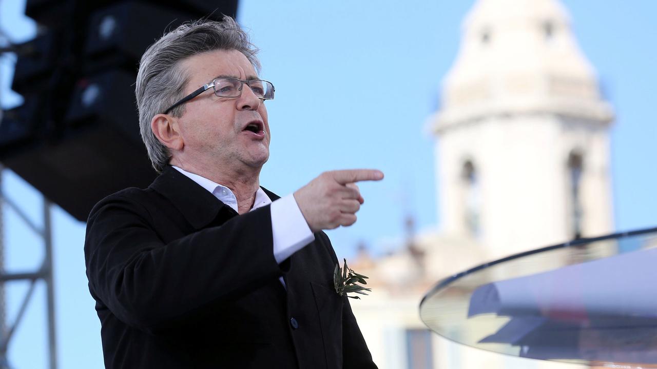 Der sozialistische französische Präsidentschaftskandidat Jean-Luc Mélenchon spricht am 9.4.2017 bei einer Wahlkampfveranstaltung seiner Partei "La France insoumise" in Marseille. Der sozialistische französische Präsidentschaftskandidat Jean-Luc Mélenchon spricht am 9.4.2017 bei einer Wahlkampfveranstaltung seiner Partei "La France insoumise" in Marseille.
