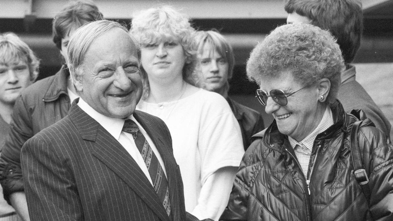 SOS-Kinderdorf-Gründer Hermann Gmeiner in einer Aufnahme von 1983 SOS-Kinderdorf-Gründer Hermann Gmeiner in einer Aufnahme von 1983