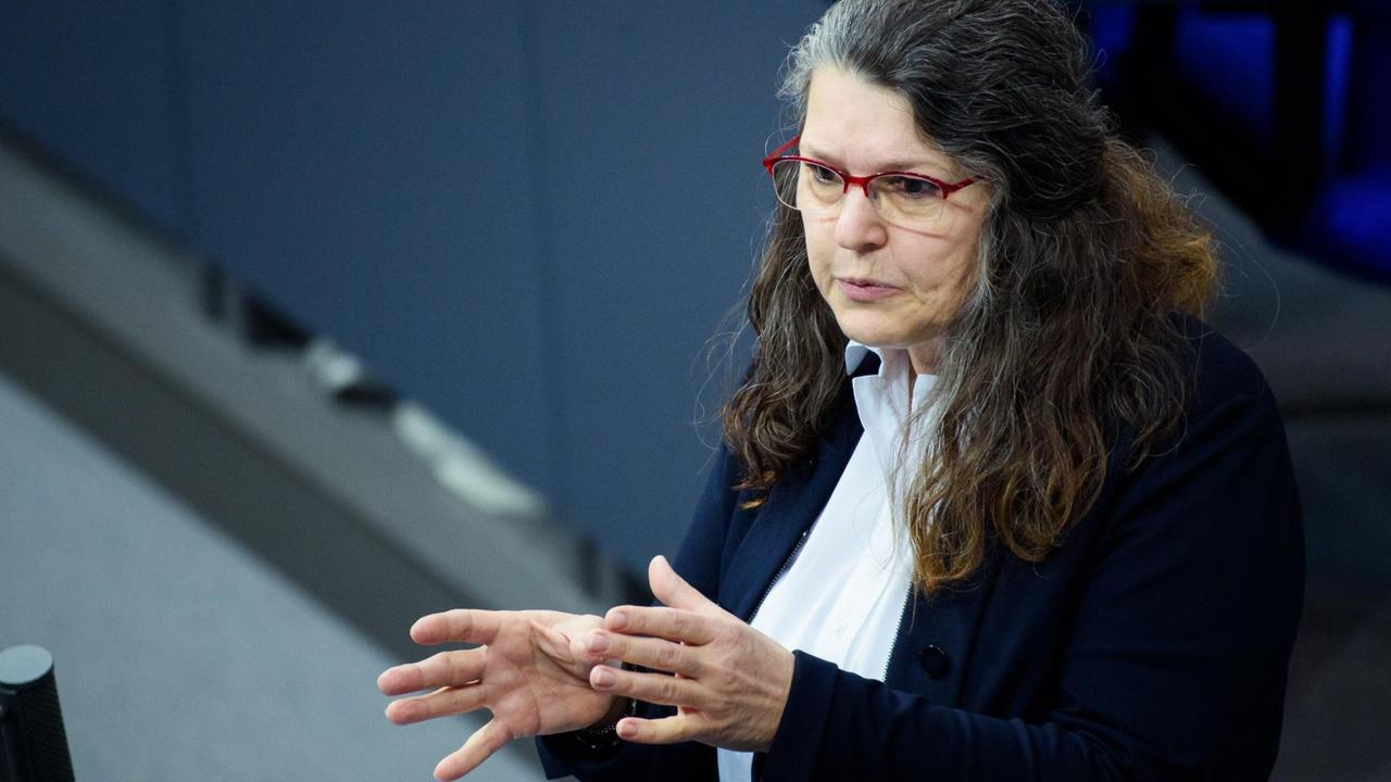 Die SPD-Abgeordnete Ute Vogt spricht im Bundestag