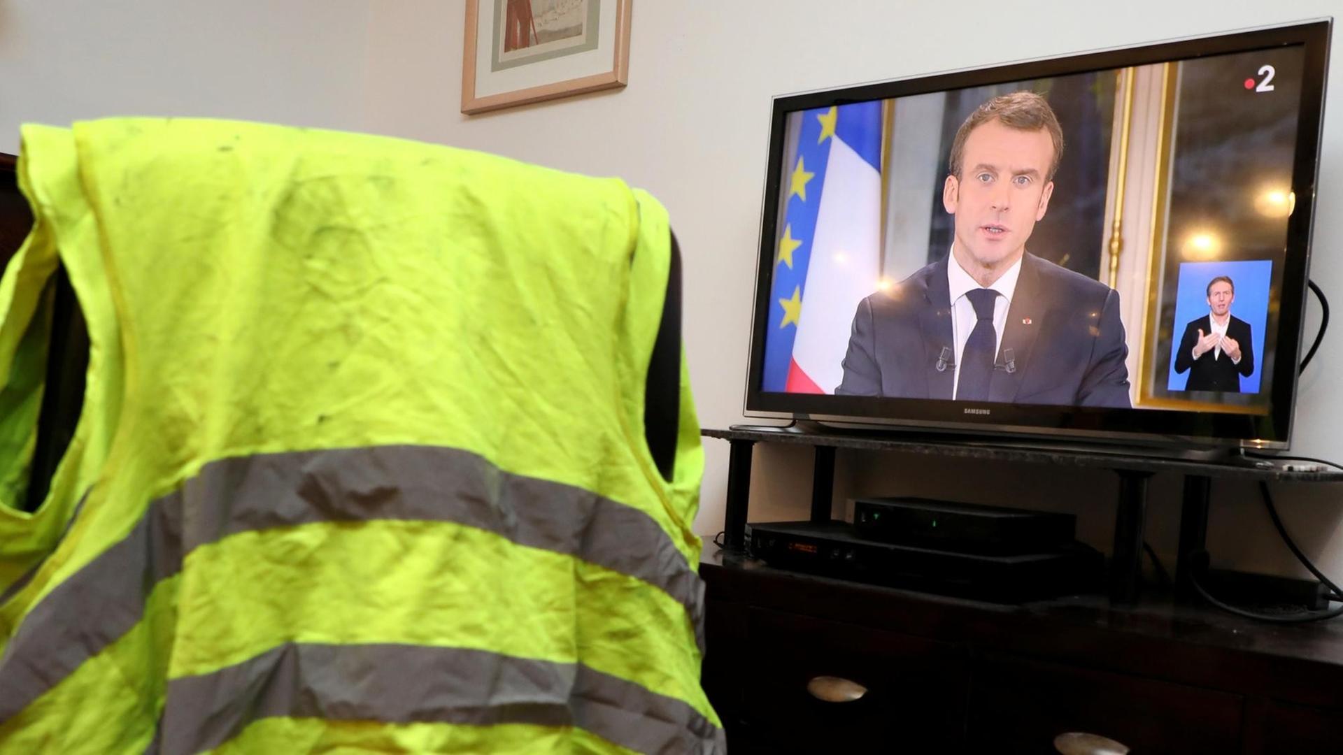 Fernsehübertragung der Rede von Präsident Emmanuel Macron Fernsehübertragung der Rede von Präsident Emmanuel Macron