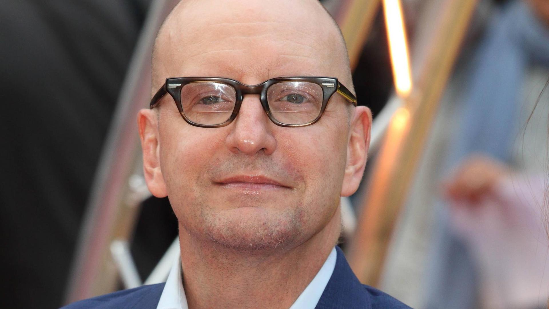 Der US-amerikanische Filmregisseur, Filmproduzent und Drehbuchautor Steven Soderbergh am 21.08.2017 in London zur Premiere des Films Logan Lucky. Der US-amerikanische Filmregisseur, Filmproduzent und Drehbuchautor Steven Soderbergh am 21.08.2017 in London zur Premiere des Films Logan Lucky.