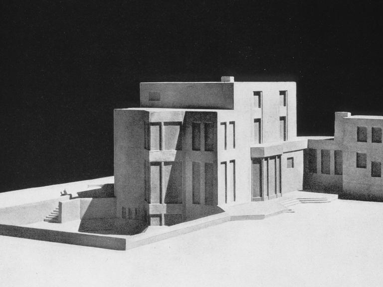 Gipsmodell eines Wohnhauses. Entwurf W.Gropius mit A.Meyer