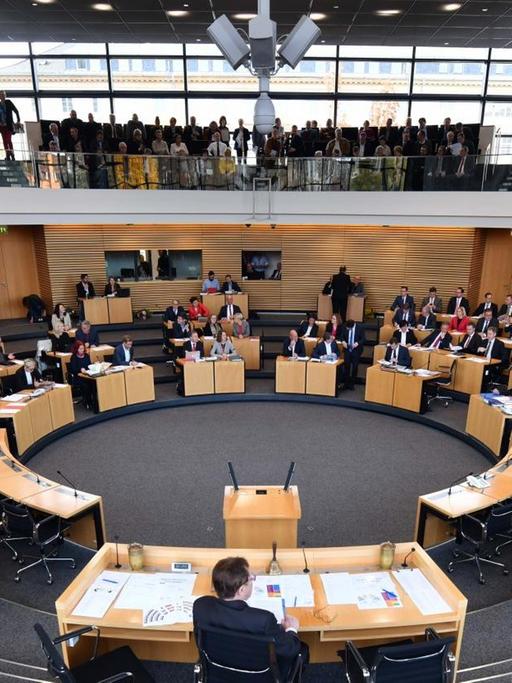 Der runde Plenarsaal im Thüringer Landtag