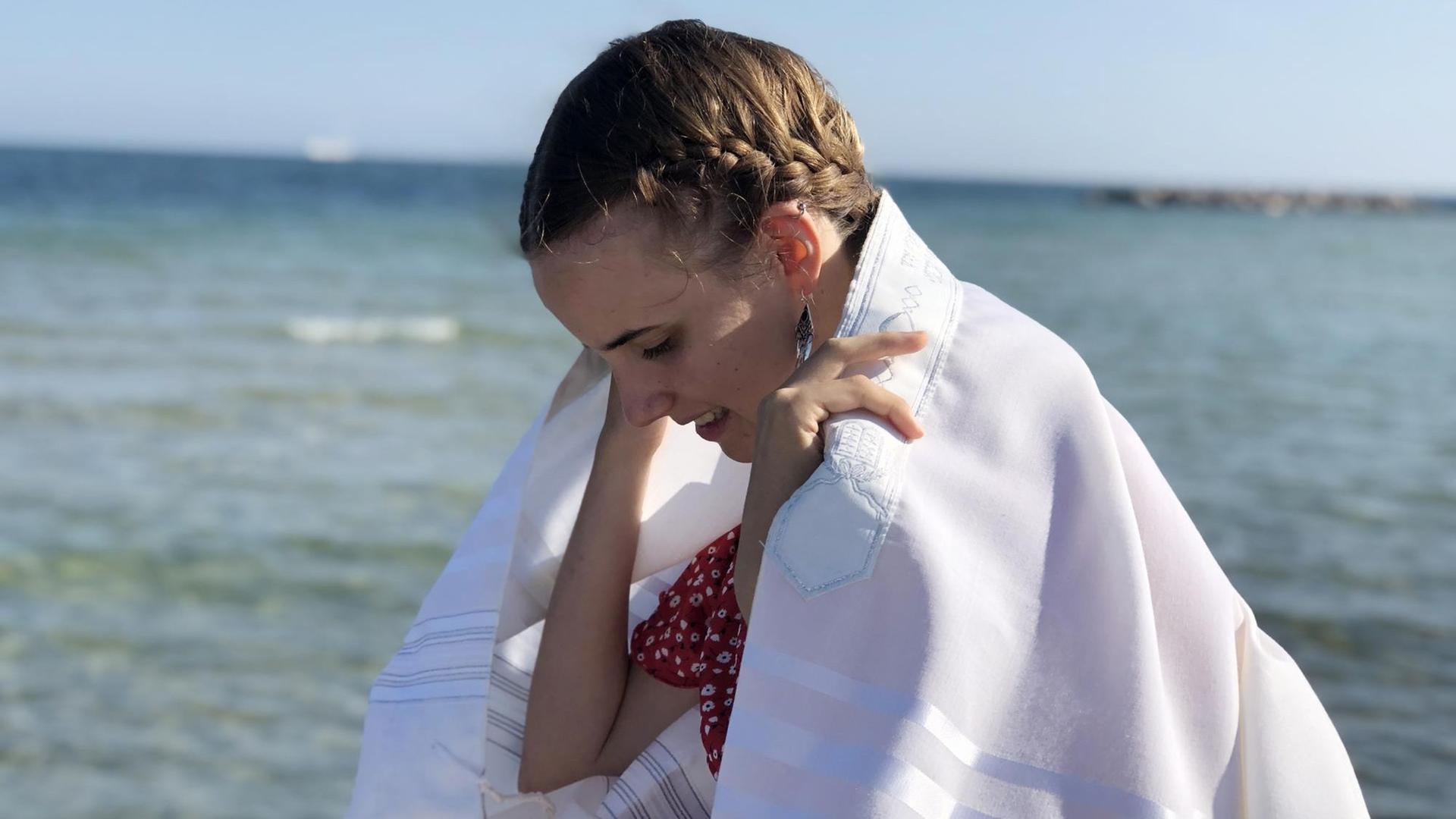 Porträt der zukünftigen Rabbinerin Helene Braun. Porträt der zukünftigen Rabbinerin Helene Braun.