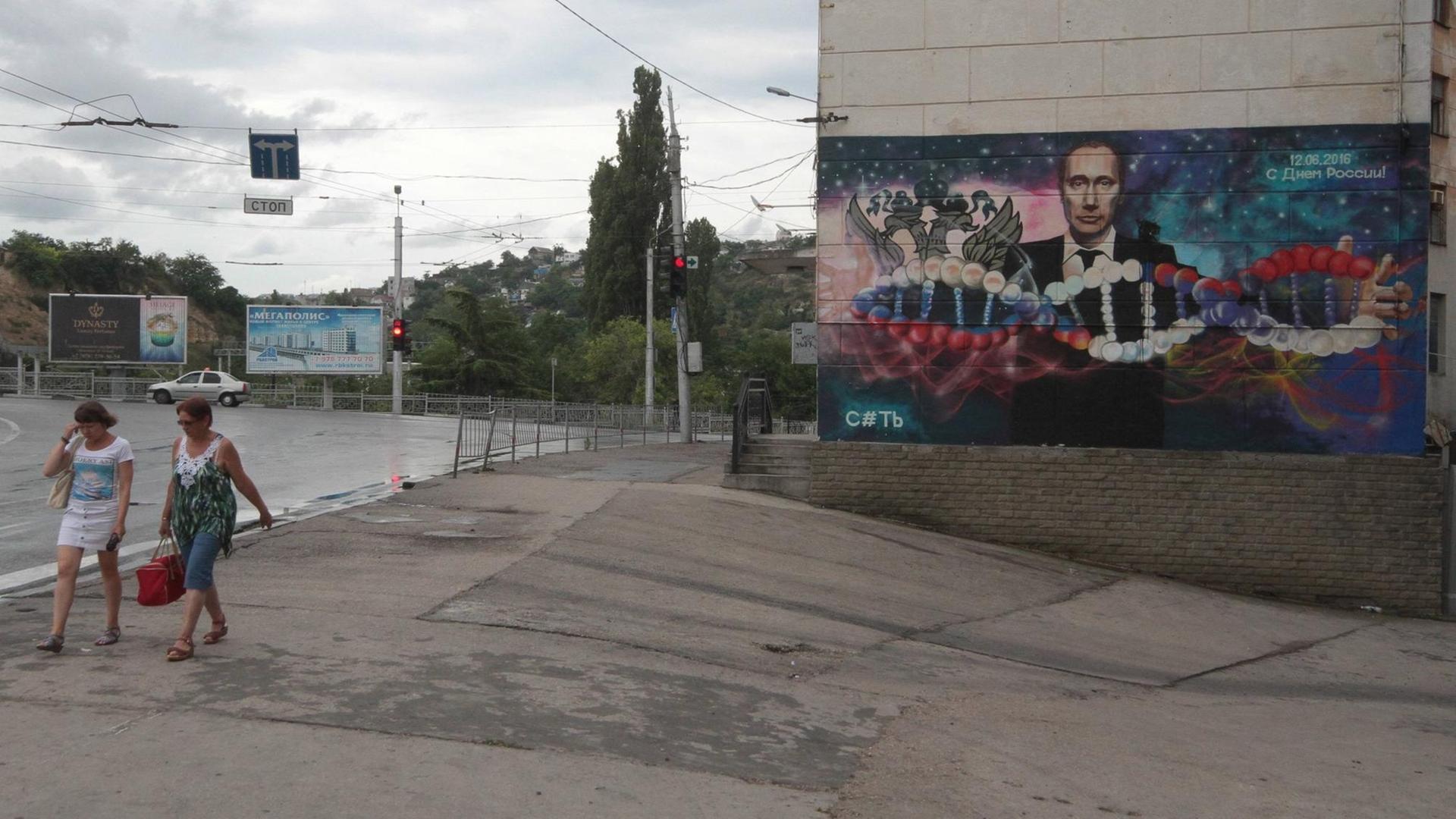 Putin-Graffiti in Sewastopol auf der Halbinsel Krim Putin-Graffiti in Sewastopol auf der Halbinsel Krim
