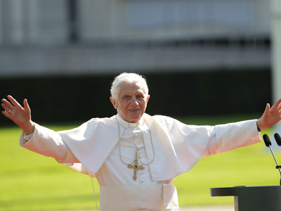 Papst Benedikt XVI. vor dem Schloss Bellevue Papst Benedikt XVI. vor dem Schloss Bellevue