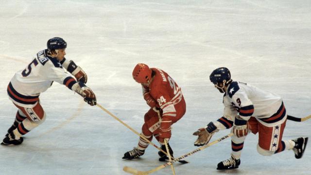 Am 22. Februar 1980 treffen beim olympischen Eishockeyturnier in Lake Placid die USA und die Sowjetuinion aufeinander. Die USA gewann das Spiel, welches als 'Miracle on Ice' in die Geschichte einging, mit 4:3.