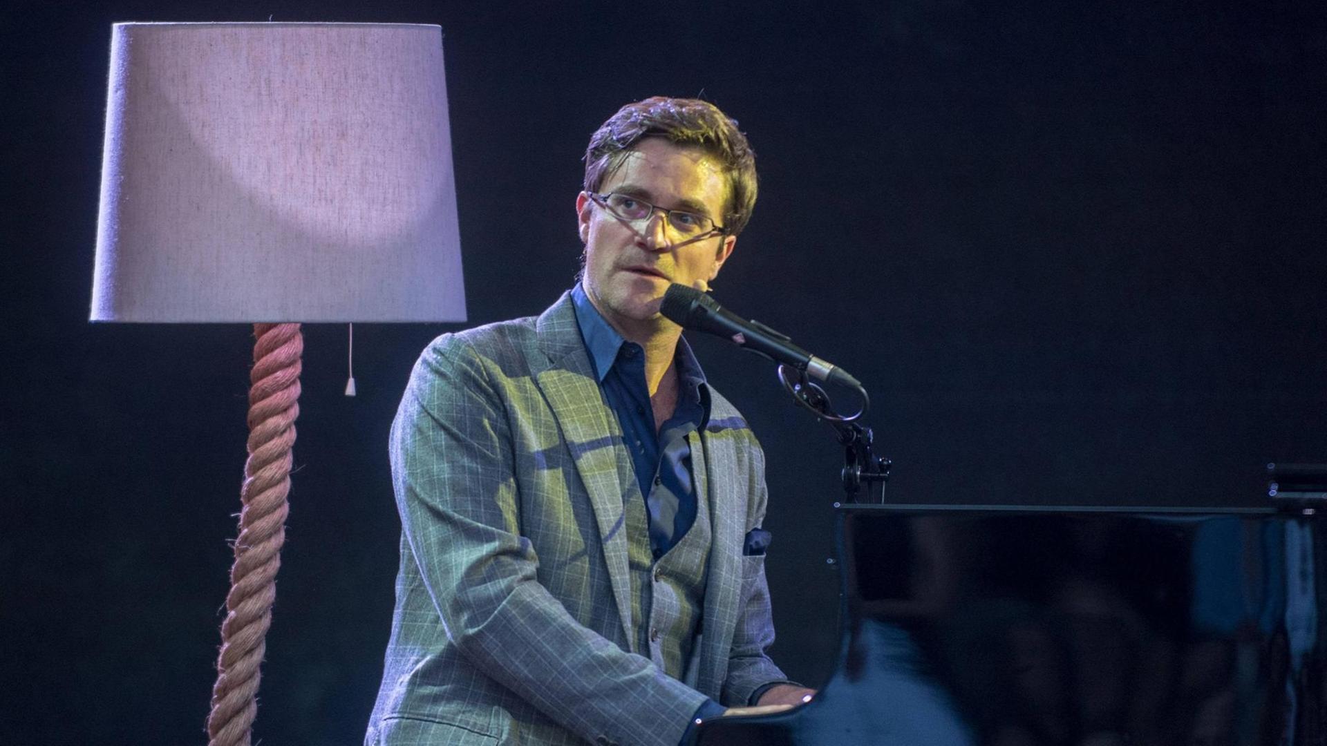 Musikkabarettist Bodo Wartke am Klavier Musikkabarettist Bodo Wartke am Klavier