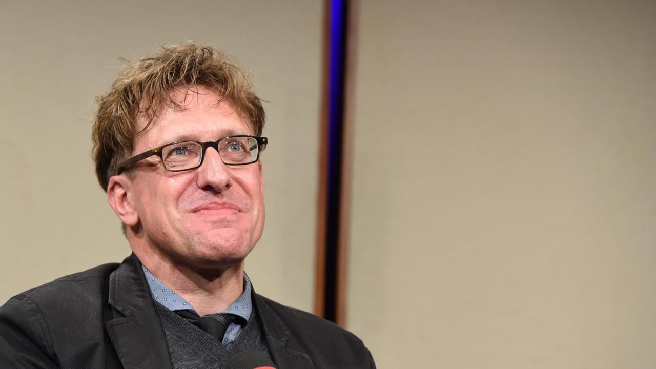 Der US-amerikanische Germanist Eric Jarosinski, besser bekannt als fiktiver Herausgeber der ebenso fiktiven Fachzeitschrift NeinQuarterly Der US-amerikanische Germanist Eric Jarosinski, besser bekannt als fiktiver Herausgeber der ebenso fiktiven Fachzeitschrift NeinQuarterly