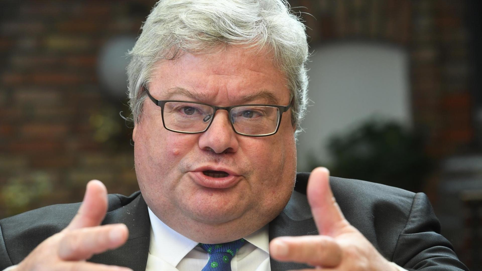Der Europaabgeordnete Reinhard Bütikofer (Bündnis 90/Die Grünen) Sauer/dpa-Zentralbild/dpa | Verwendung weltweit Der Europaabgeordnete Reinhard Bütikofer (Bündnis 90/Die Grünen) Sauer/dpa-Zentralbild/dpa | Verwendung weltweit