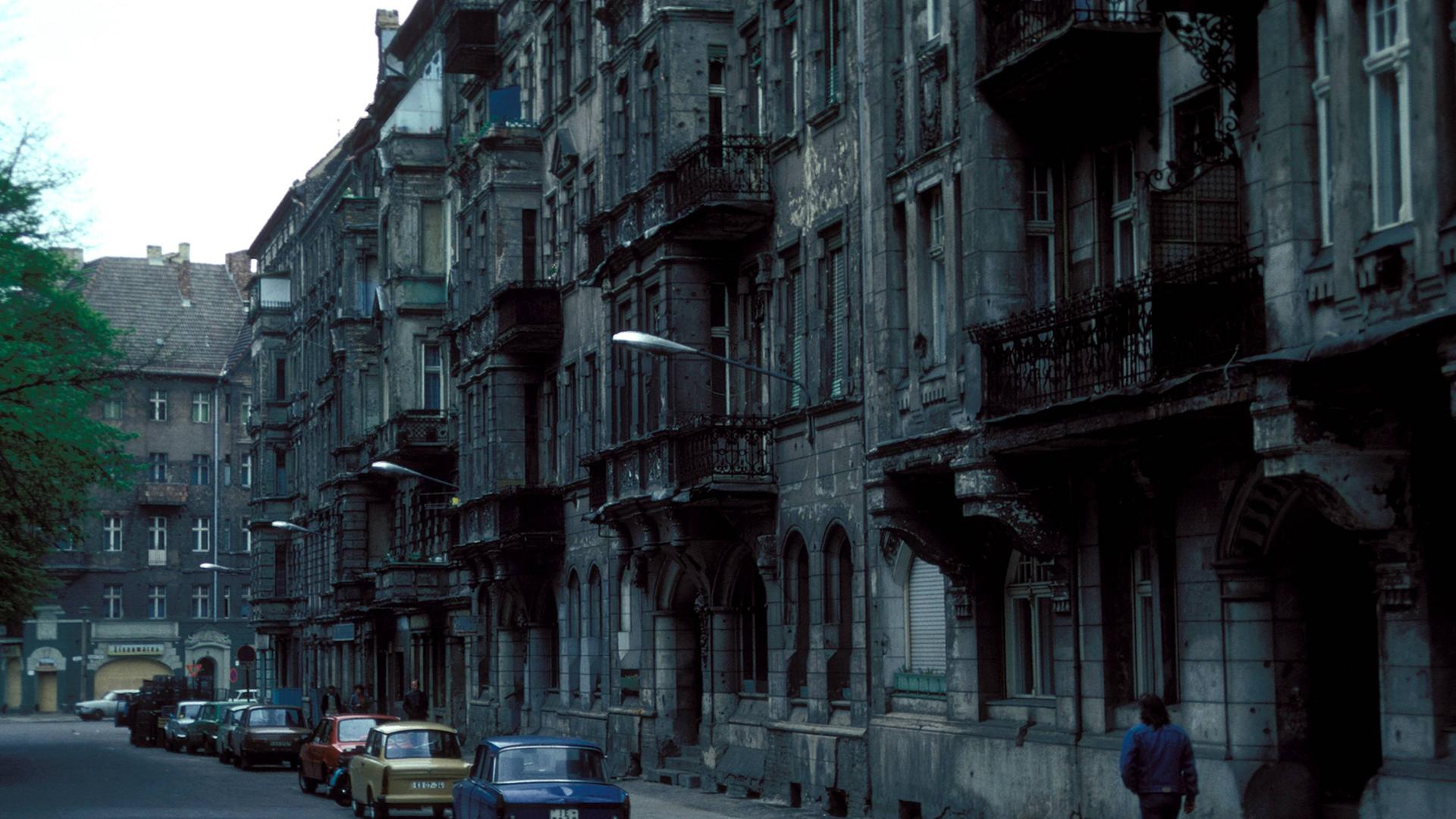 Der Prenzlauer Berg in den 1980er Jahren – Einsatzort für die Bezirksschwester. Der Prenzlauer Berg in den 1980er Jahren – Einsatzort für die Bezirksschwester.