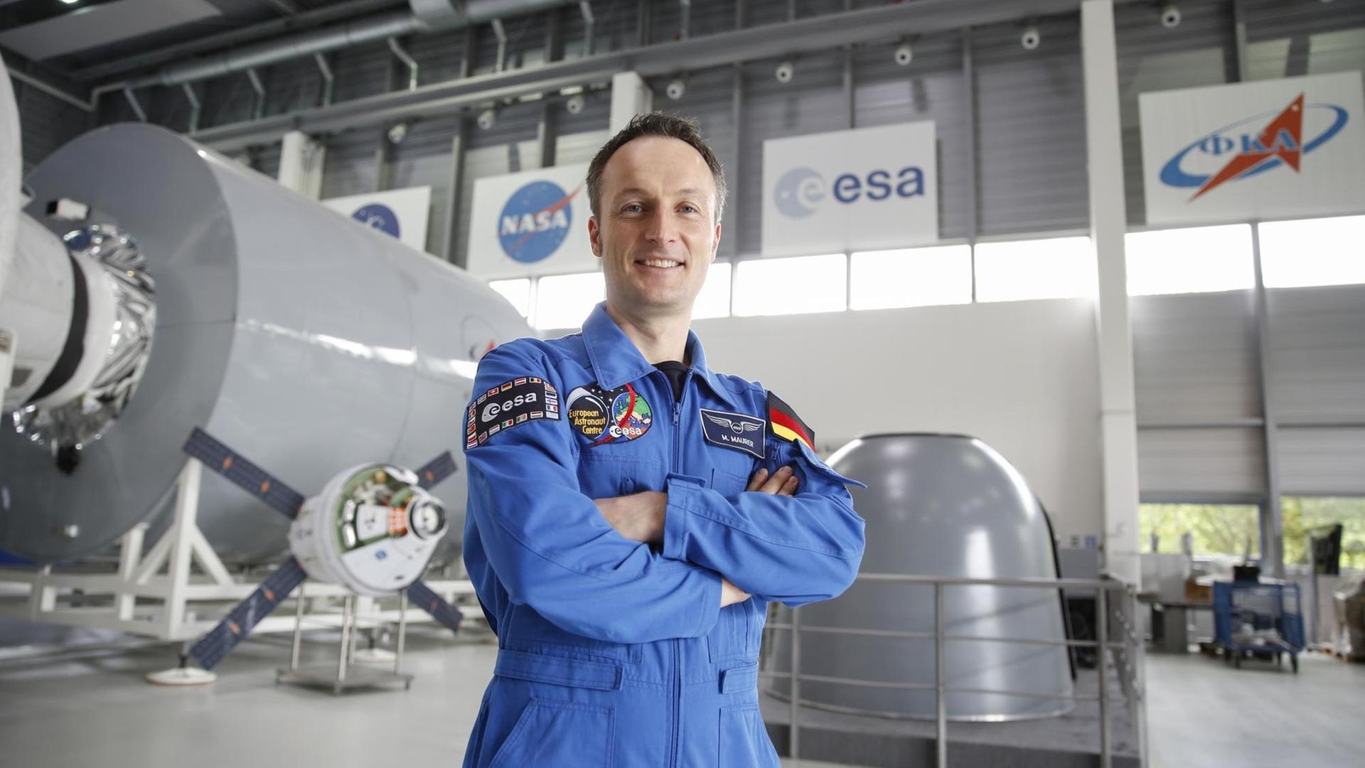 Matthias Maurer fliegt im November zur ISS und führt dort auch Schülerexperimente durch Matthias Maurer fliegt im November zur ISS und führt dort auch Schülerexperimente durch