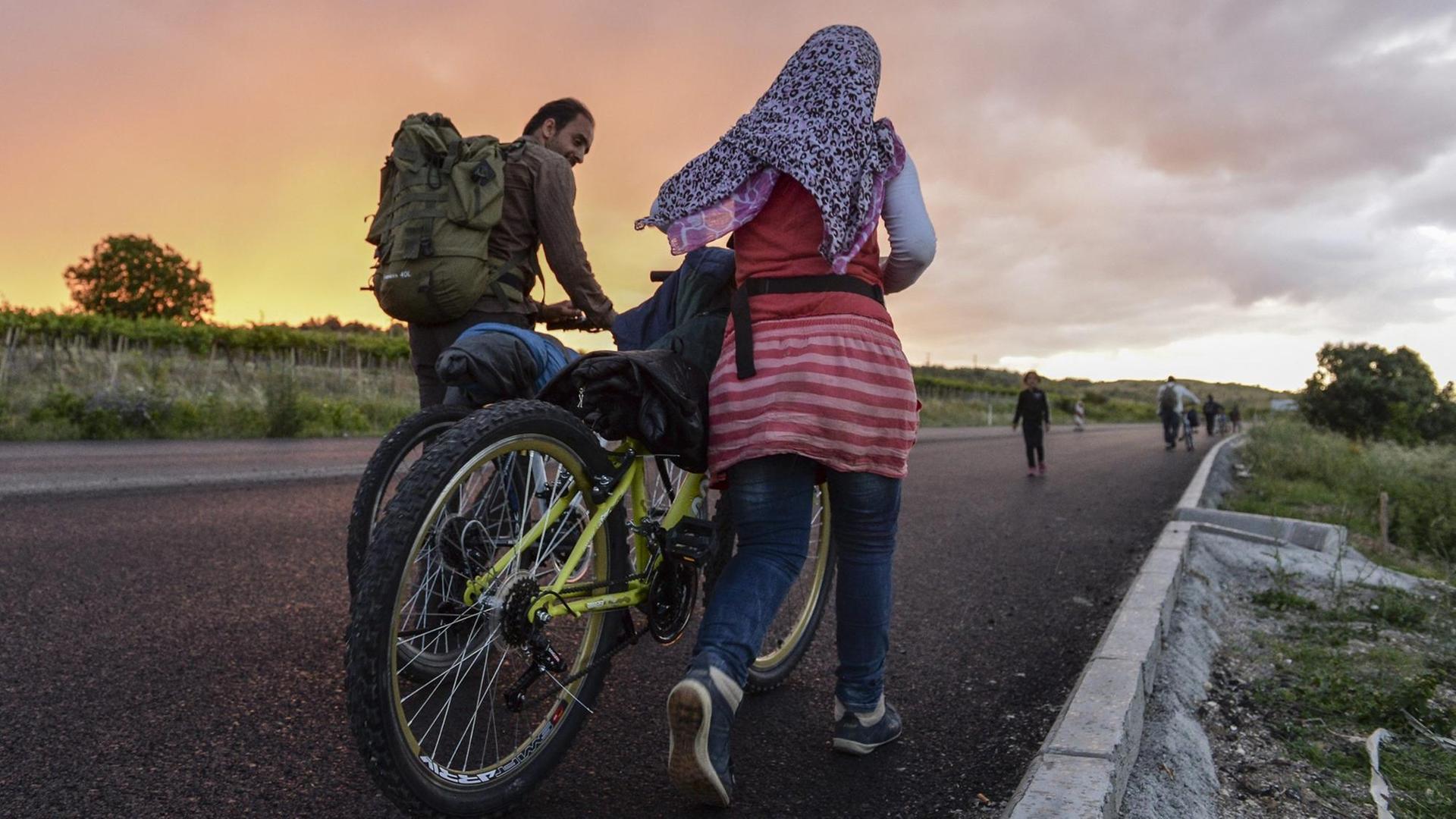Flüchtlinge durchqueren Mazedonien Flüchtlinge durchqueren Mazedonien