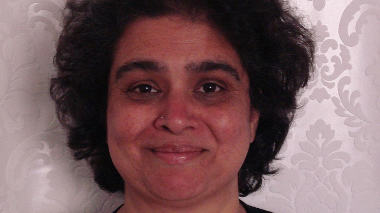 Porträtfoto von Nivedita Prasad, Professorin für Menschenrechte an der Alice-Salomon-Hochschule Berlin