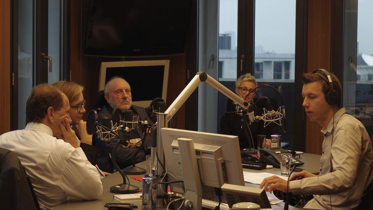 Die Gäste unserer Sendung (v.l.): Alexander Graf Lambsdorff, Dietmar Bartsch, Gero Neugebauer, Nadine Schön Die Gäste unserer Sendung (v.l.): Alexander Graf Lambsdorff, Dietmar Bartsch, Gero Neugebauer, Nadine Schön